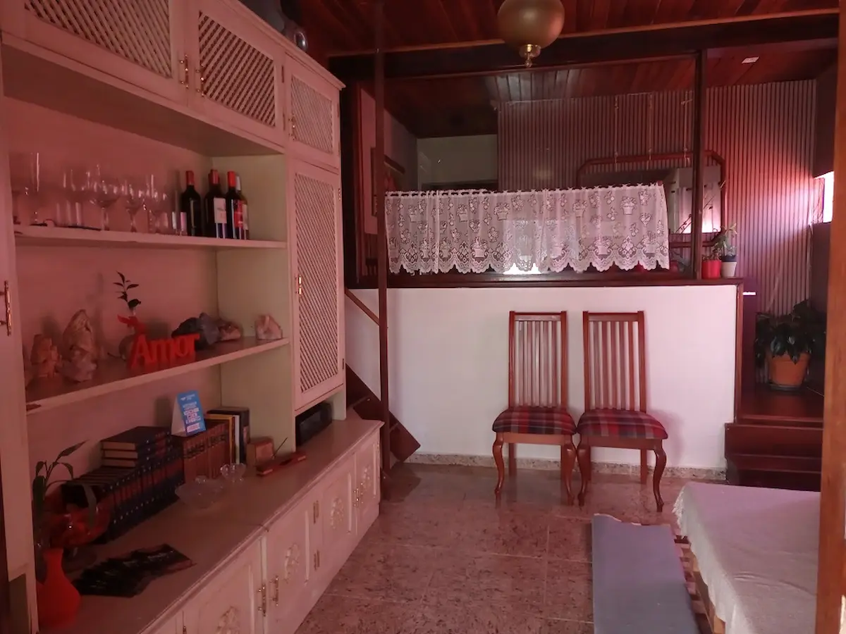 Casa da Dine | Pousada Aconchegante perto do Parque das Cerejeiras 1 Hall de entrada