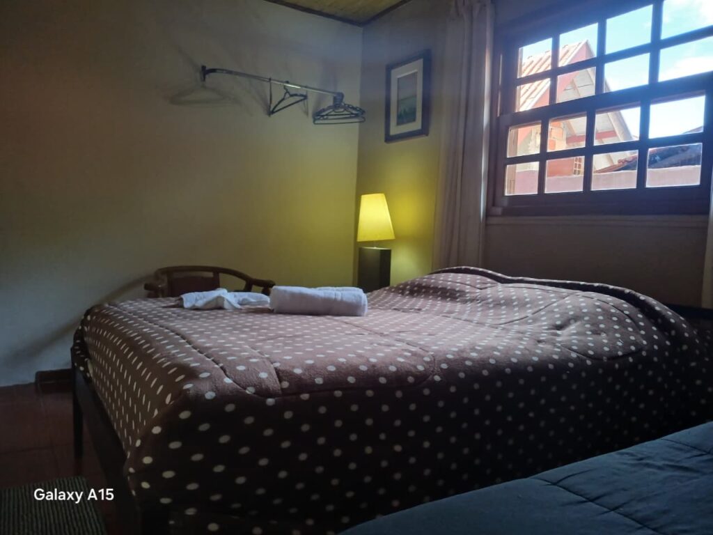Casa da Dine | Pousada Aconchegante perto do Parque das Cerejeiras 13 Suite para ate 3 pessoas